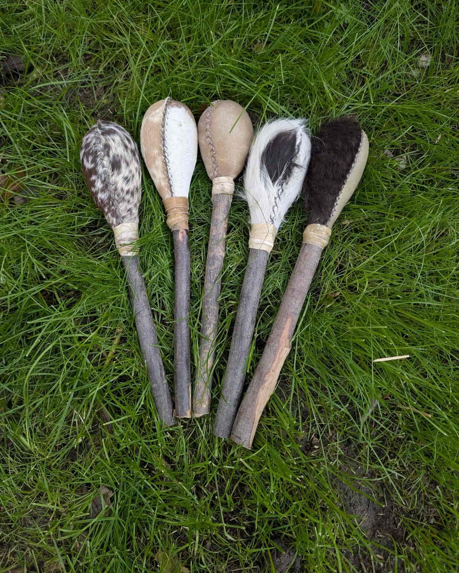 Set-Angebot: 4 Rasseln und Schlägel kaufen, 1 gratis dazu