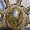 Medizintrommel Känguru & Kuh auf Eierrahmen Weide mit grünem Opal | Stein | shaman.com